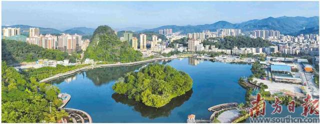 云浮正坚定不移走出一条欠发达地区高质量发展的新路子。图为云浮市蟠龙天湖广场。刘伟强摄